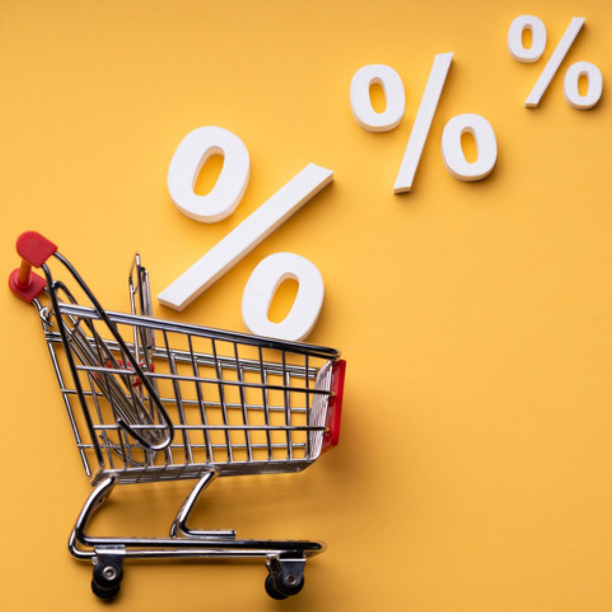 Shopping trolley with percent signs on a yellow background – Organic Matters sale